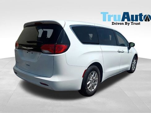 Used 2023 Chrysler Voyager LX FWD image 7