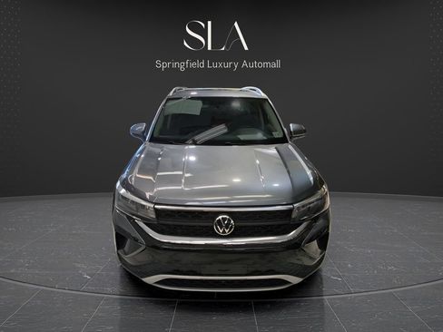Used 2022 Volkswagen Taos SE w/ Panoramic Sunroof Package AWD/4WD image 3