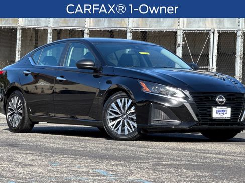 Used 2024 Nissan Altima 2.5 SV FWD image 2
