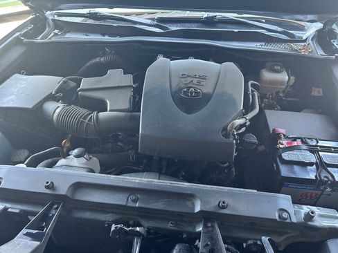 Used 2021 Toyota Tacoma TRD Off-Road w/ Technology Package image 17