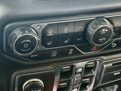 Used 2020 Jeep Wrangler Unlimited Sahara AWD/4WD image 20