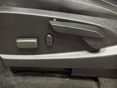 Used 2015 GMC Canyon SLT w/ Driver Alert Package image 16