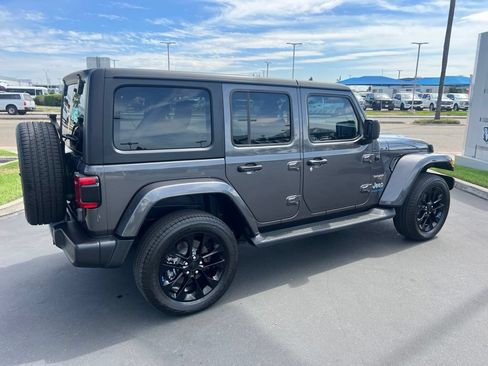 Used 2023 Jeep Wrangler Unlimited Sahara w/ Cold Weather Group AWD/4WD image 16