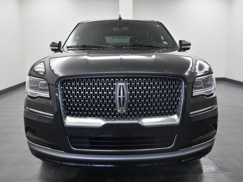 Used 2023 Lincoln Navigator Reserve image 2