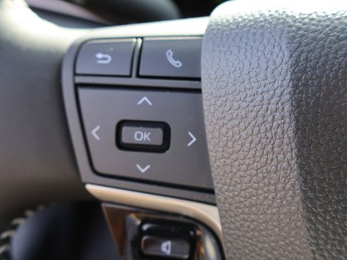 Used 2026 Toyota Camry Hybrid FWD image 30