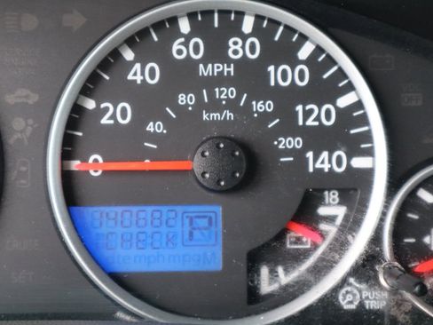 Used 2011 Nissan Frontier SL w/ Moonroof Pkg image 47