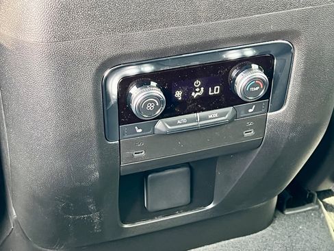 New 2025 GMC Yukon XL Denali image 32