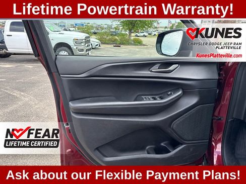 Used 2024 Jeep Grand Cherokee Altitude AWD/4WD image 12