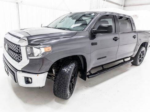 Used 2018 Toyota Tundra SR5 w/ SR5 Upgrade Package image 2