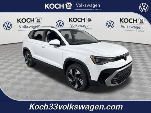 New 2026 Volkswagen Taos SE image 1