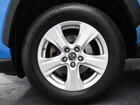 Used 2019 Toyota RAV4 XLE w/ Carpet Mat Package AWD/4WD image 35