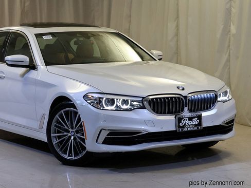 Used 2020 BMW 540i xDrive w/ Premium Package image 2