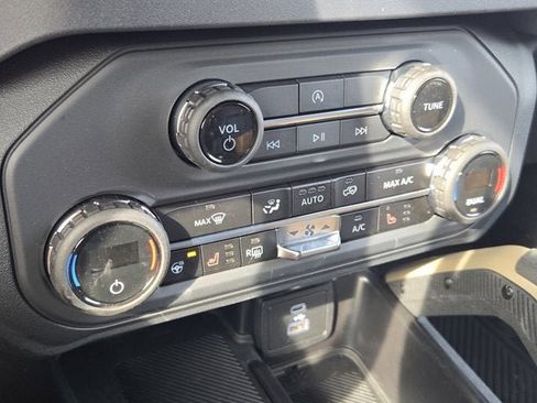 New 2025 Ford Bronco Badlands image 25