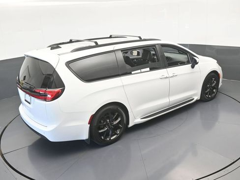 Used 2023 Chrysler Pacifica Touring-L w/ S Appearance Package image 54