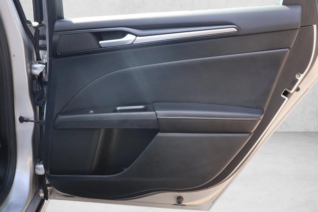 Used 2017 Ford Fusion Titanium FWD image 26