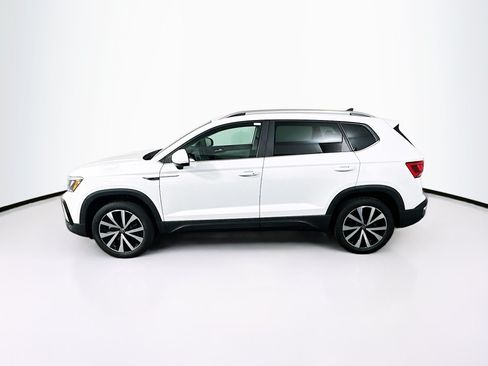 Used 2023 Volkswagen Taos SE FWD image 4