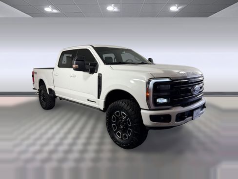 Used 2025 Ford F250 Platinum w/ FX4 Off-Road Package AWD/4WD image 7