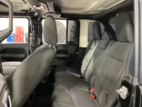 Used 2022 Jeep Wrangler Unlimited Sahara AWD/4WD image 10