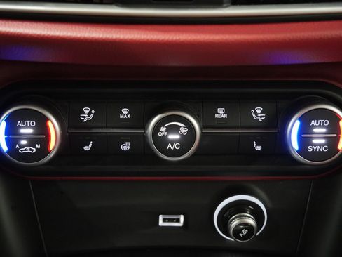 Used 2020 Alfa Romeo Stelvio AWD w/ Cold Weather Package image 19