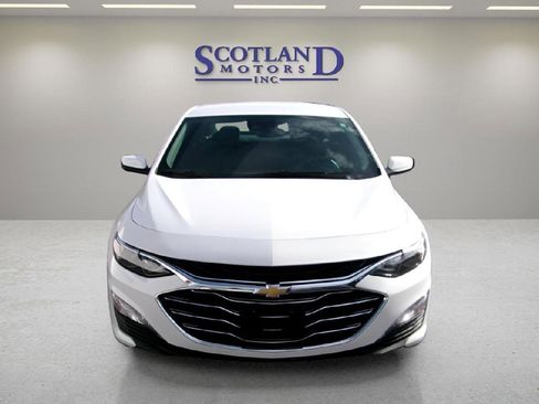 Used 2025 Chevrolet Malibu LT FWD image 2