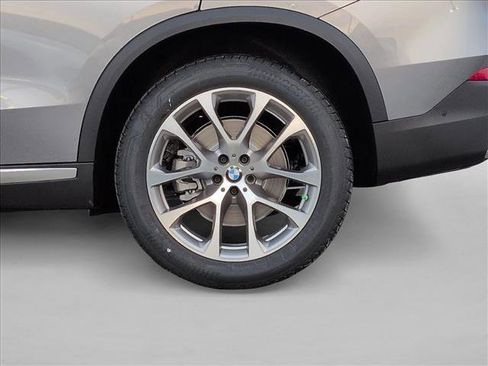 Used 2026 BMW X5 xDrive40i w/ Premium Package AWD/4WD image 10