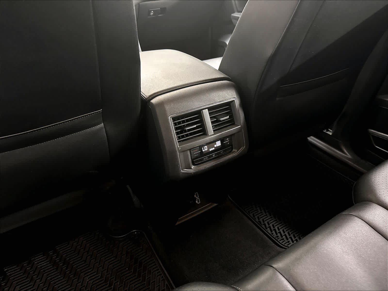 Used 2019 Volkswagen Atlas SE w/ Towing Package FWD image 13