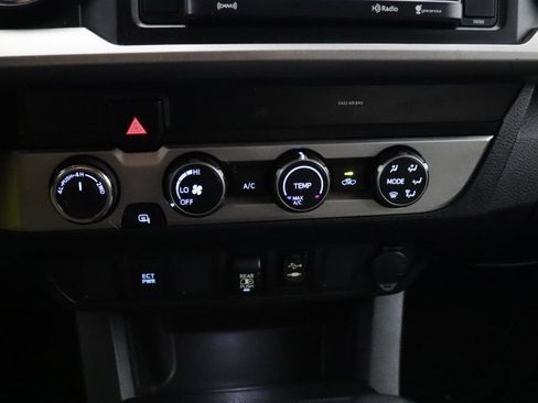 Used 2019 Toyota Tacoma SR5 AWD/4WD image 27