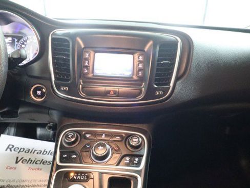 Used 2015 Chrysler 200 Limited image 12