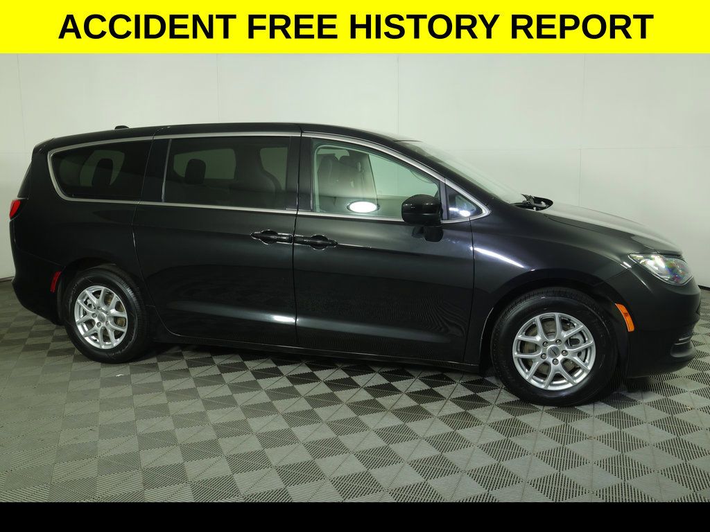 Used 2023 Chrysler Voyager LX FWD image 2
