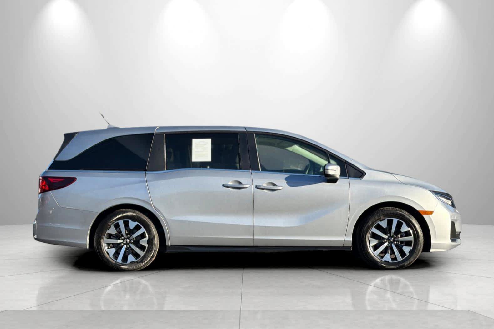 Used 2025 Honda Odyssey EX-L image 8