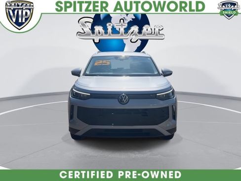 Used 2025 Volkswagen Tiguan SE AWD/4WD image 3