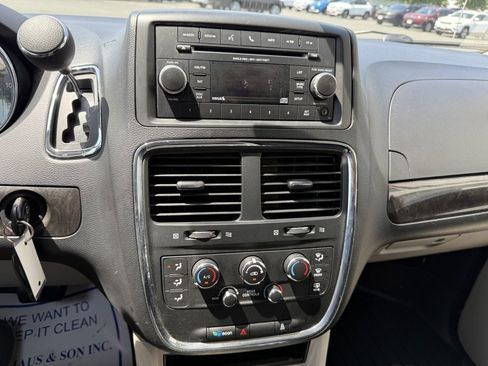Used 2016 Dodge Grand Caravan SXT FWD image 26