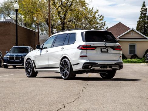 New 2026 BMW X7 xDrive40i w/ Executive Package image 3