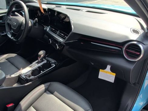 Used 2025 Chevrolet Trax RS FWD image 31