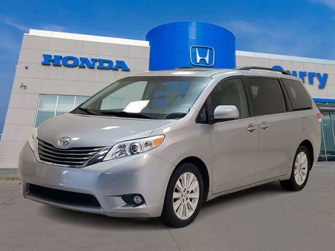 Used 2013 Toyota Sienna XLE AWD/4WD image 1