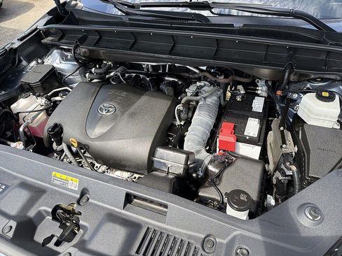 Used 2022 Toyota Highlander XLE FWD image 30