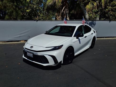 Used 2025 Toyota Camry SE w/ Convenience Package FWD image 25