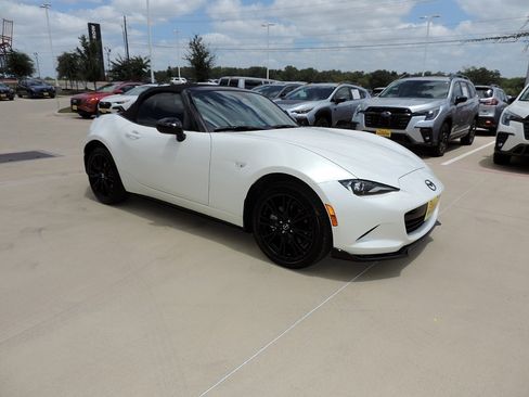 Used 2024 MAZDA MX-5 Miata Club RWD image 3