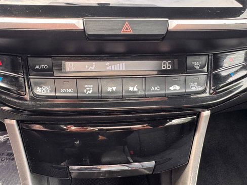 Used 2017 Honda Accord EX image 27