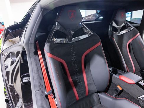 Used 2024 Lamborghini Huracan Tecnica RWD image 31