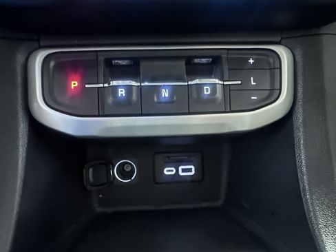Used 2023 GMC Acadia SLT FWD image 58