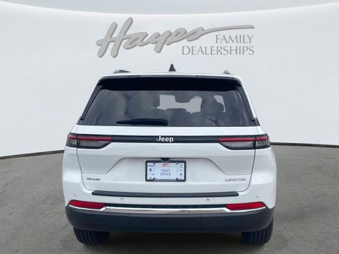 Used 2023 Jeep Grand Cherokee Limited AWD/4WD image 4