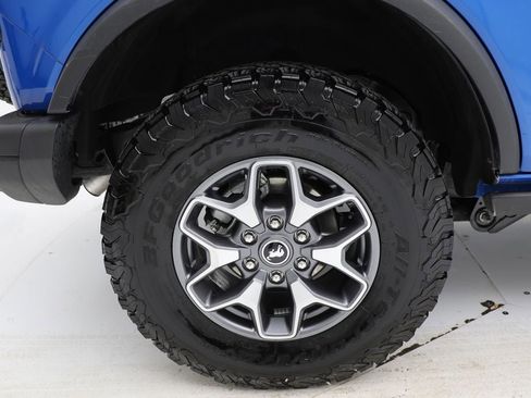 Used 2025 Ford Bronco Badlands image 9