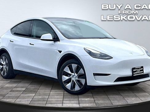 Used 2023 Tesla Model Y Long Range AWD/4WD image 1