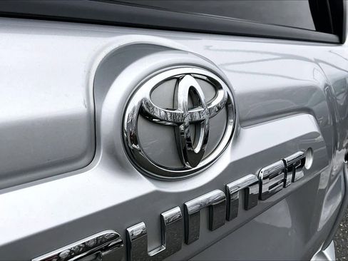 Used 2015 Toyota 4Runner SR5 image 28