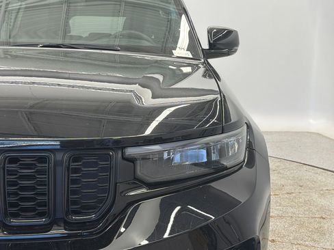 Certified 2024 Jeep Grand Cherokee Altitude AWD/4WD image 3