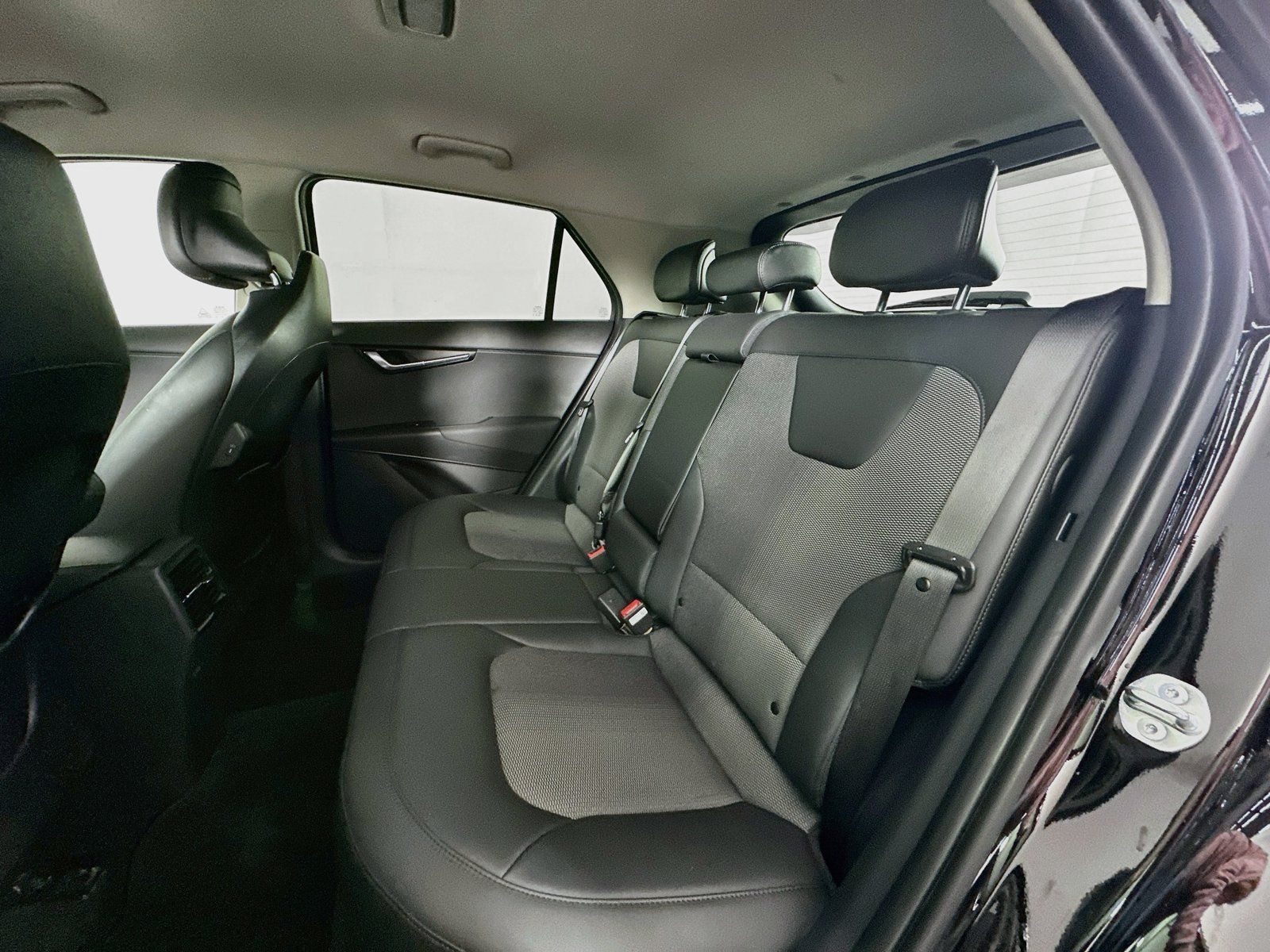Used 2025 Kia Niro EX FWD image 25