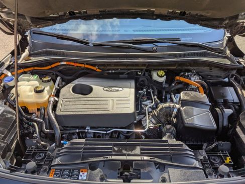 Used 2020 Ford Escape Titanium image 31