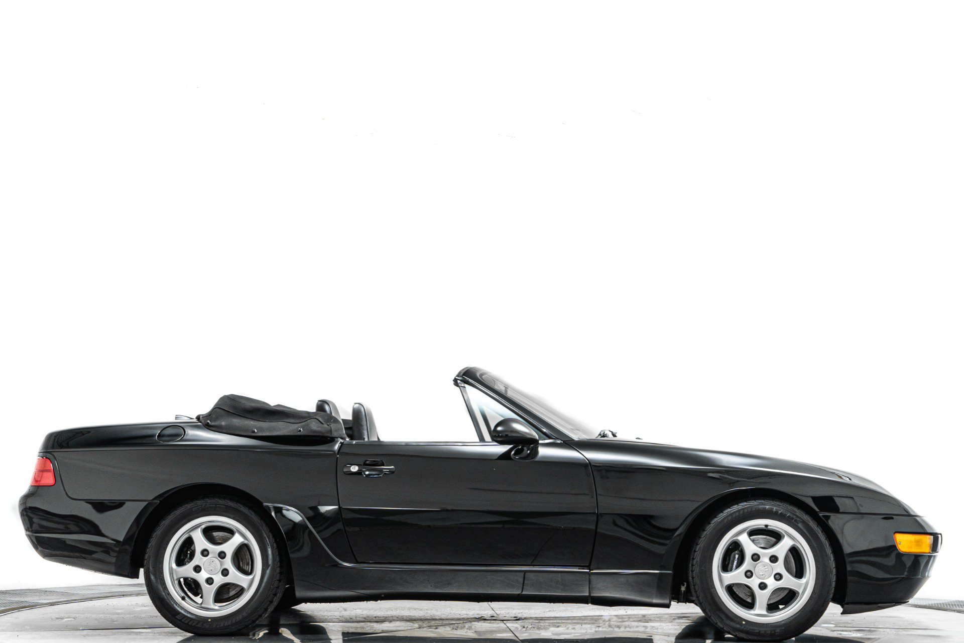 Used 1992 Porsche 968 Cabriolet RWD image 2