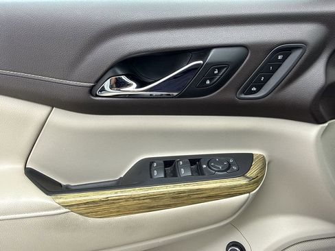 Used 2019 GMC Acadia Denali AWD/4WD image 29